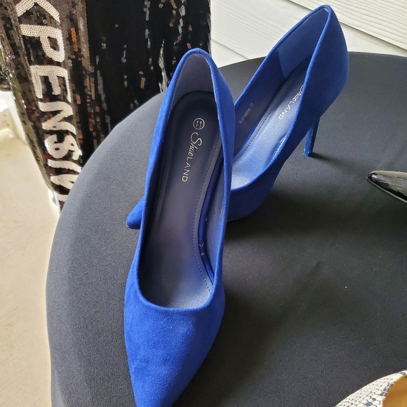 Shoes - Picture 7 of 9